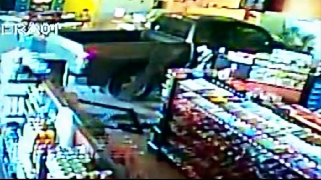 auto vletelo do obchodu